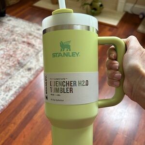 Green Stanley H2.0 40 oz Tumbler